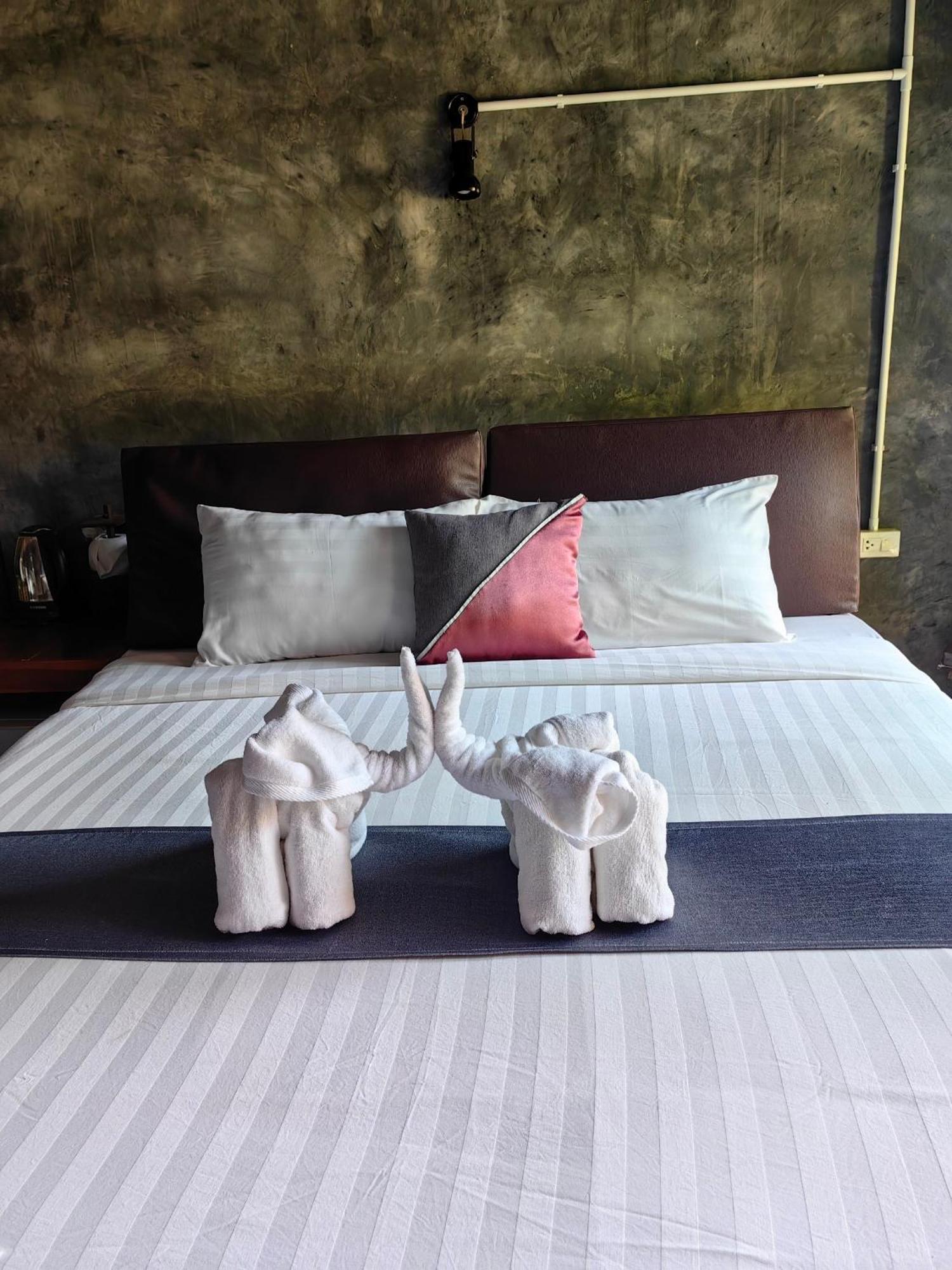 Keeree Loft Resort Thongphaphum Kültér fotó